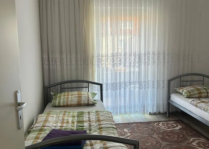 Lejlighed Messe-wohnung Mit Balkon *