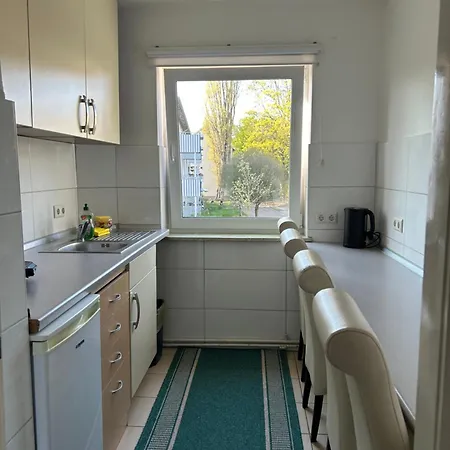 Messe-wohnung Mit Balkon Apartment *