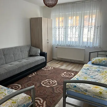 Apartment Messe-wohnung Mit Balkon